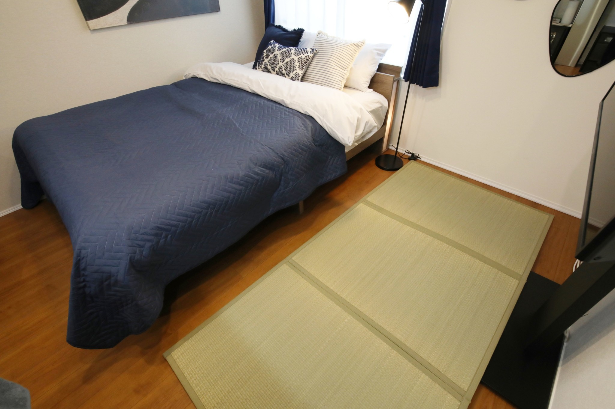 Room 202 double bed with extra futon on tatami mat flooring