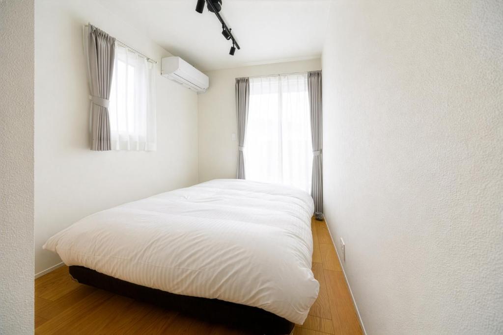 Bedroom 2 with double bed