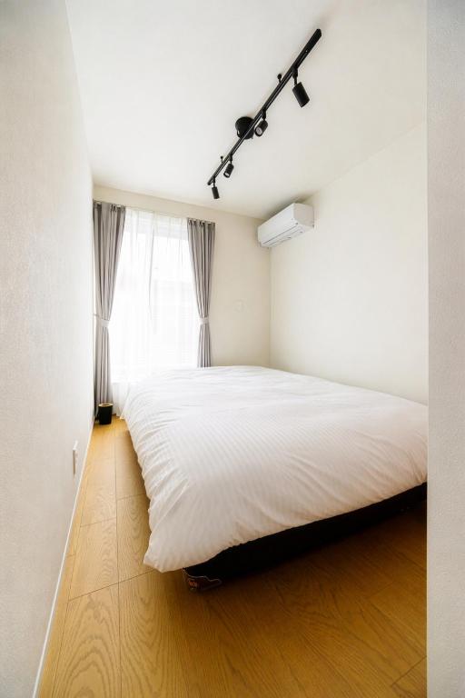 Bedroom 3 with double bed and air conditioning